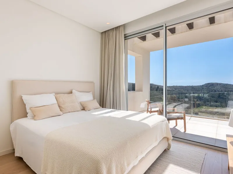 Apartment - Penthouse Duplex в продаже в Benahavís, Málaga. В доме 4 спален и 3 ванных комнат. Площадь дома 142 м²