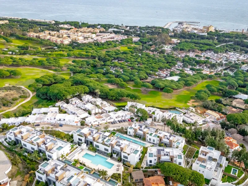 Absolutely stunning, spacious, bright and totally  luxurious   apartment with private garden and pool, enjoying panoramic seaviews.