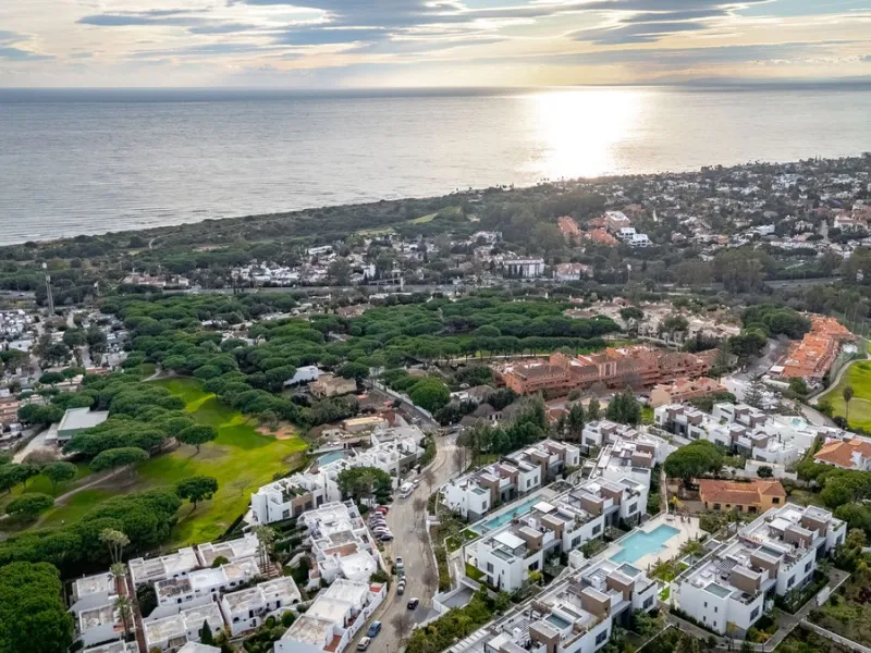 Absolutely stunning, spacious, bright and totally  luxurious   apartment with private garden and pool, enjoying panoramic seaviews.