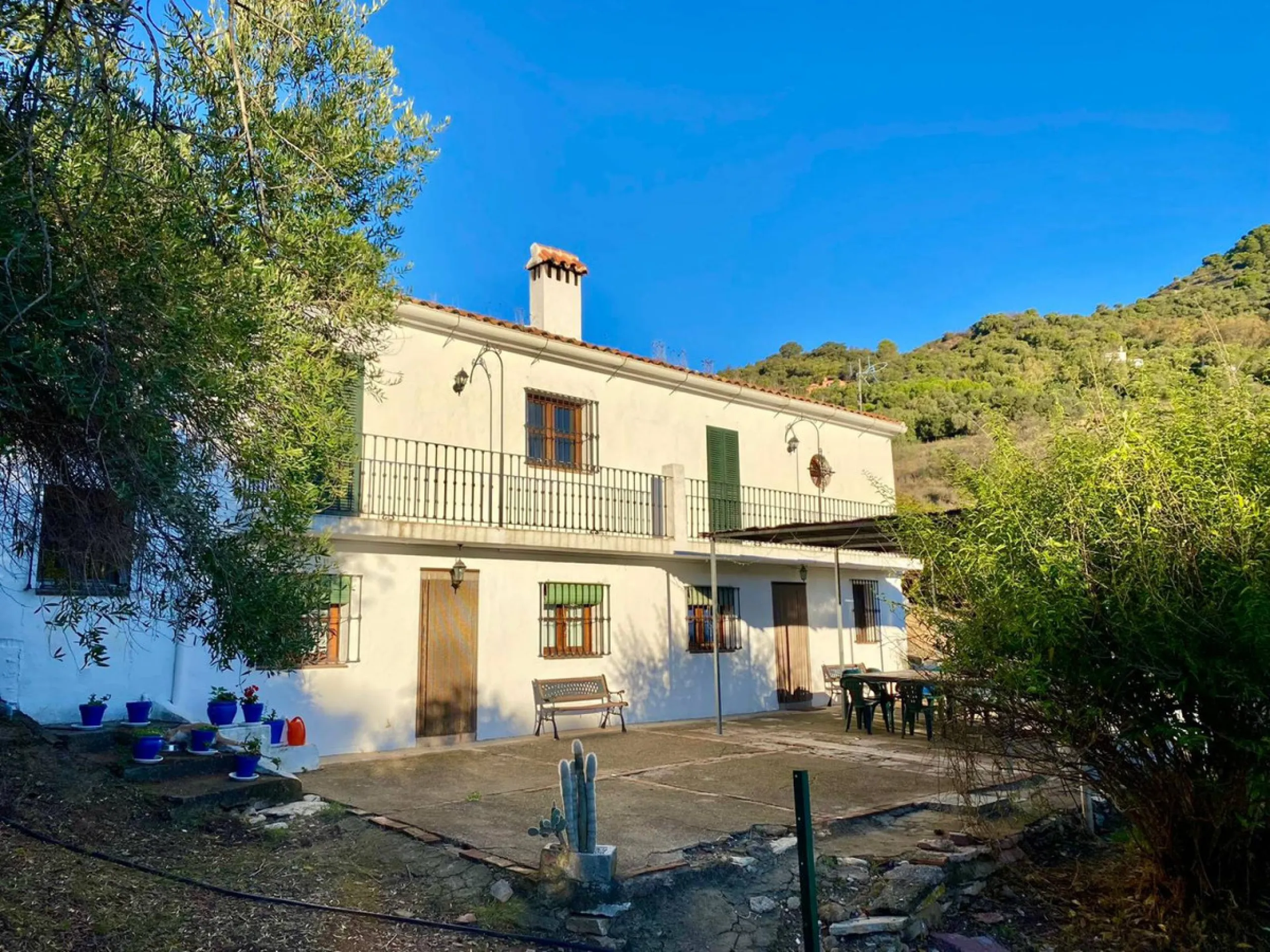 P> Exceptional and rare property just 27 km from the beaches of the  Costa del Sol. An ideal estate for equestrians, featuring a stable block, a spacious farmhouse , a cosy guest casita, and an additional building suitable for conversion into further acco