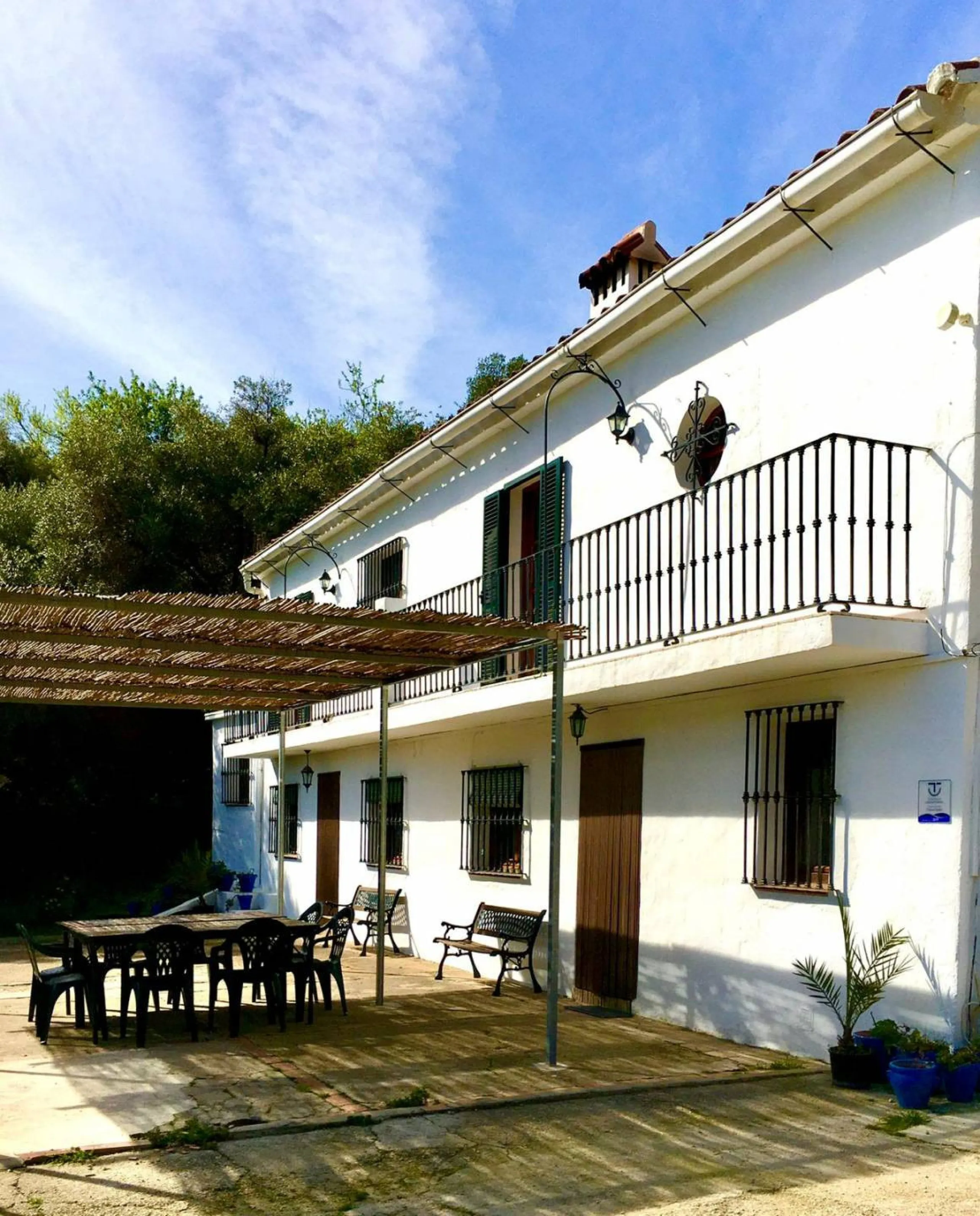 P> Exceptional and rare property just 27 km from the beaches of the  Costa del Sol. An ideal estate for equestrians, featuring a stable block, a spacious farmhouse , a cosy guest casita, and an additional building suitable for conversion into further acco
