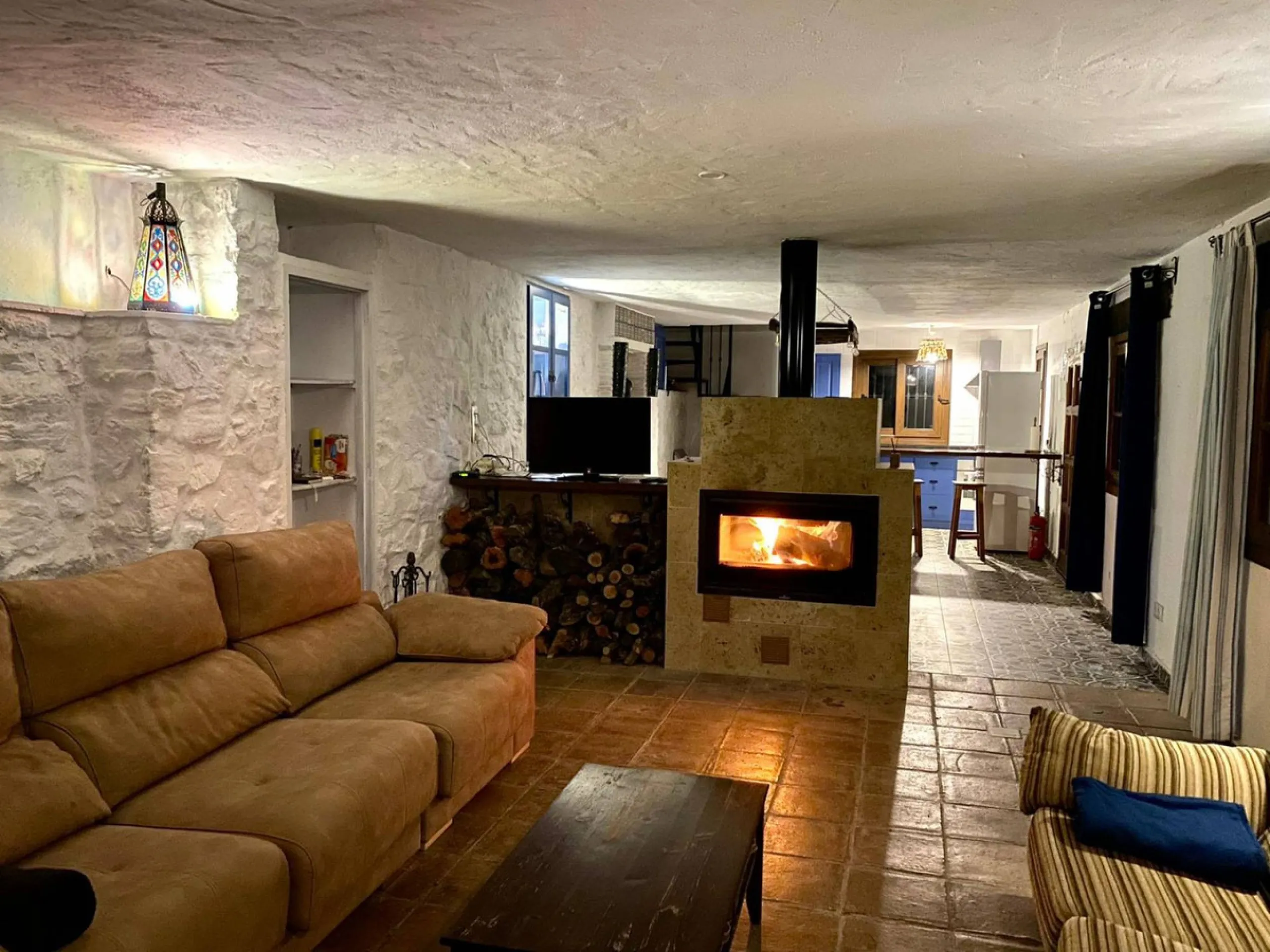P> Exceptional and rare property just 27 km from the beaches of the  Costa del Sol. An ideal estate for equestrians, featuring a stable block, a spacious farmhouse , a cosy guest casita, and an additional building suitable for conversion into further acco