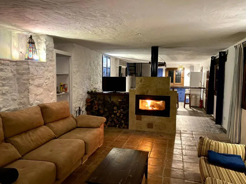 P> Exceptional and rare property just 27 km from the beaches of the  Costa del Sol. An ideal estate for equestrians, featuring a stable block, a spacious farmhouse , a cosy guest casita, and an additional building suitable for conversion into further acco