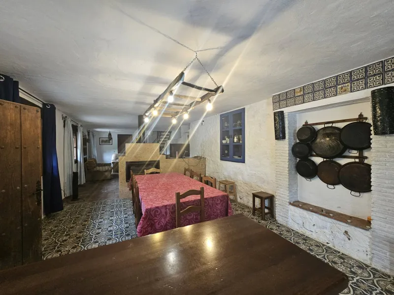 P> Exceptional and rare property just 27 km from the beaches of the  Costa del Sol. An ideal estate for equestrians, featuring a stable block, a spacious farmhouse , a cosy guest casita, and an additional building suitable for conversion into further acco
