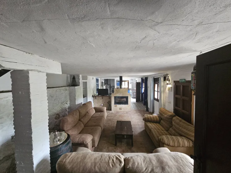 P> Exceptional and rare property just 27 km from the beaches of the  Costa del Sol. An ideal estate for equestrians, featuring a stable block, a spacious farmhouse , a cosy guest casita, and an additional building suitable for conversion into further acco