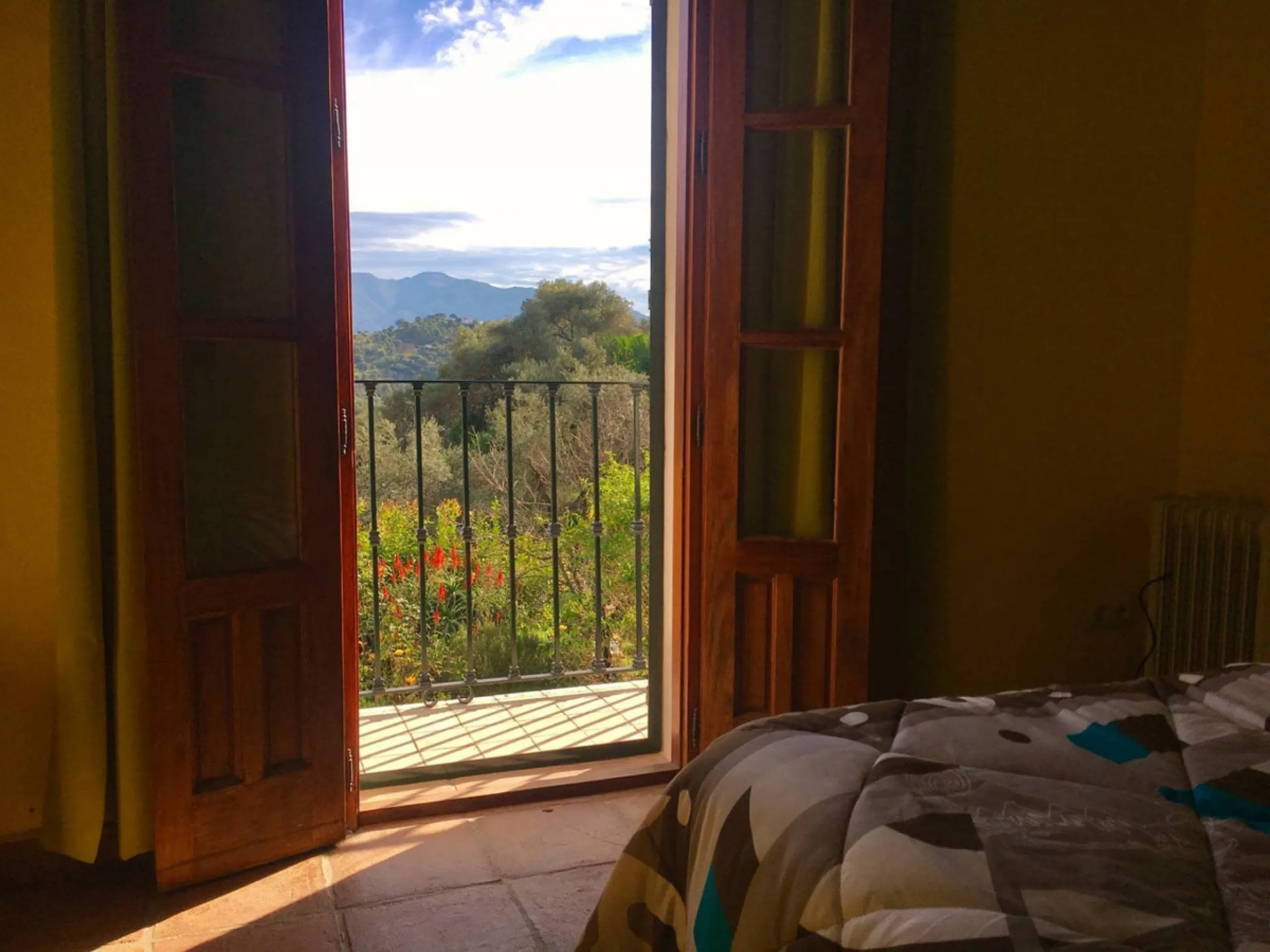 P> Exceptional and rare property just 27 km from the beaches of the  Costa del Sol. An ideal estate for equestrians, featuring a stable block, a spacious farmhouse , a cosy guest casita, and an additional building suitable for conversion into further acco