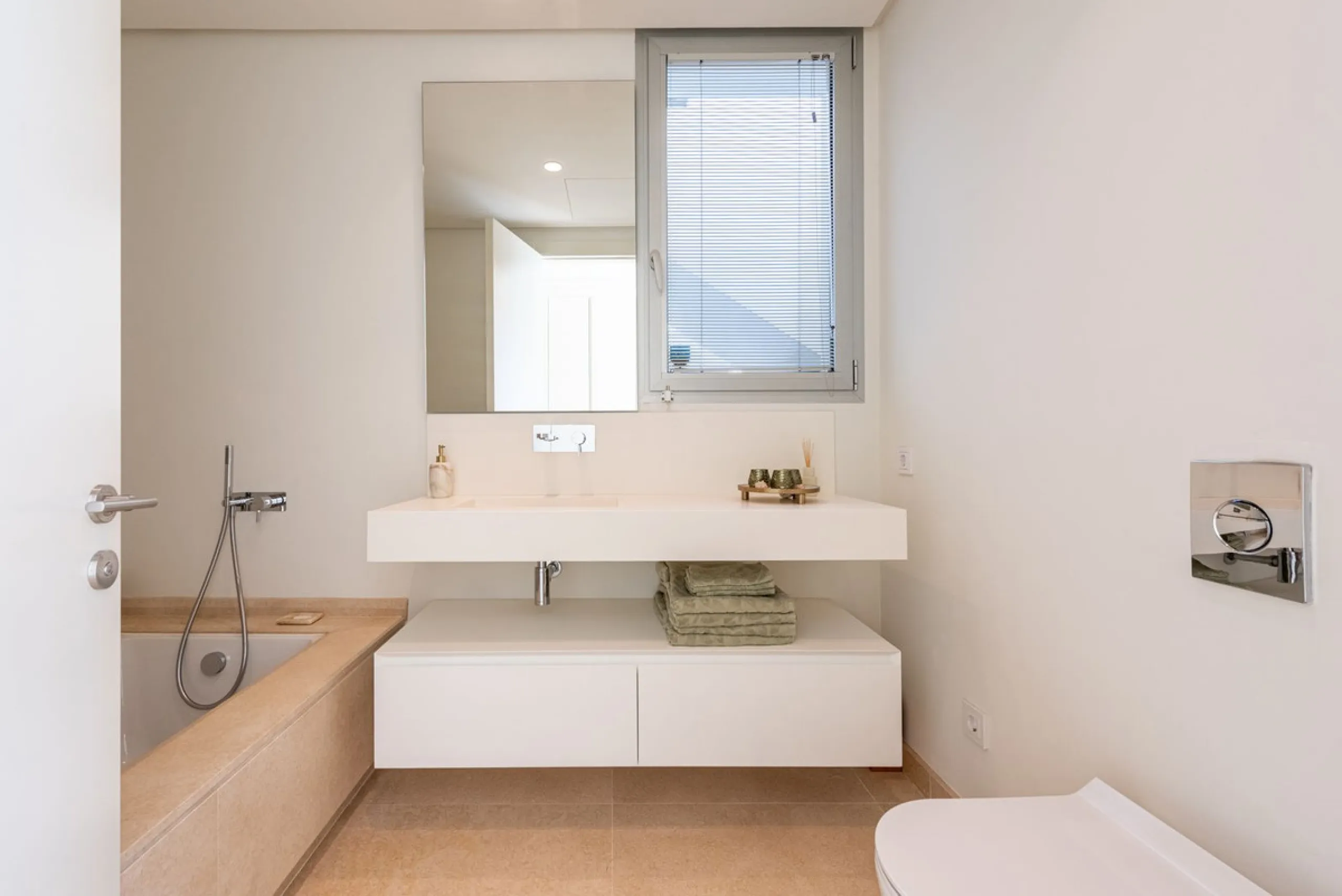Apartment - Penthouse Duplex в продаже в Benahavís, Málaga. В доме 4 спален и 3 ванных комнат. Площадь дома 142 м²