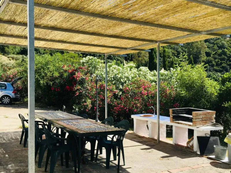 P> Exceptional and rare property just 27 km from the beaches of the  Costa del Sol. An ideal estate for equestrians, featuring a stable block, a spacious farmhouse , a cosy guest casita, and an additional building suitable for conversion into further acco