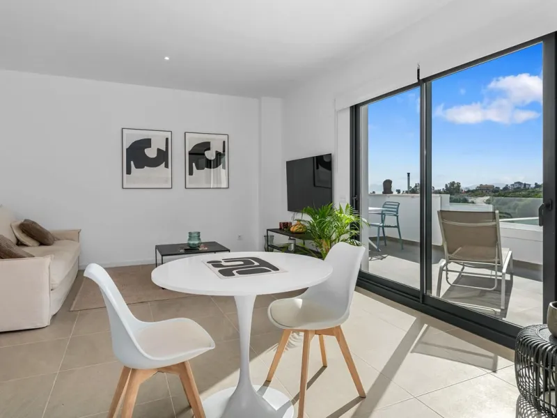 Magnificent apartment , located within the highly sought-after development of Bahía de las Rocas – Manilva. The property offers two bedrooms and two bathrooms, combining comfort, elegance, and functionality. From the moment you enter, a welcoming entrance
