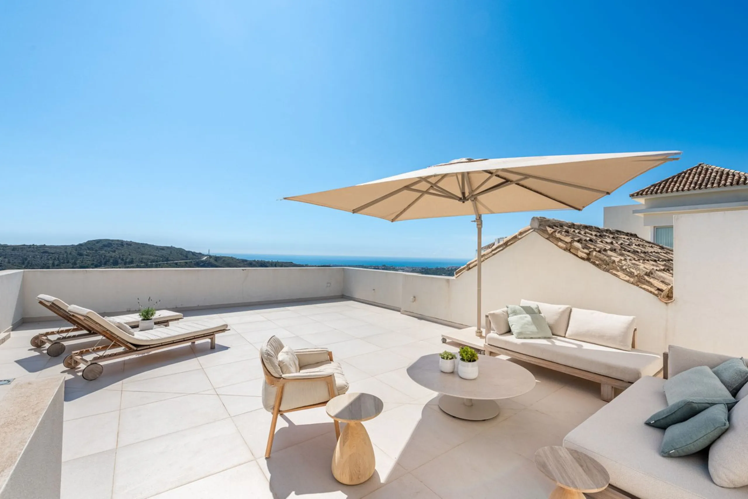 Apartment - Penthouse Duplex в продаже в Benahavís, Málaga. В доме 4 спален и 3 ванных комнат. Площадь дома 142 м²