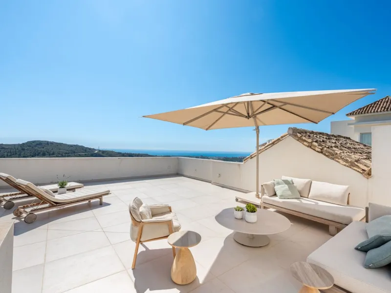 Apartment - Penthouse Duplex в продаже в Benahavís, Málaga. В доме 4 спален и 3 ванных комнат. Площадь дома 142 м²
