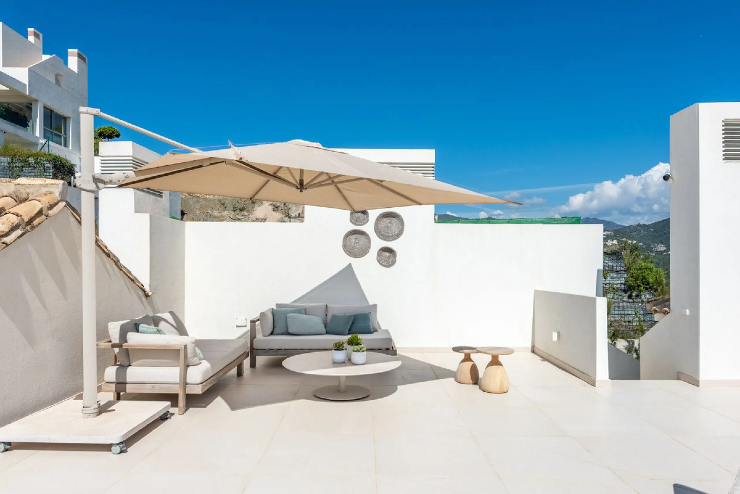 Apartment - Penthouse Duplex в продаже в Benahavís, Málaga. В доме 4 спален и 3 ванных комнат. Площадь дома 142 м²