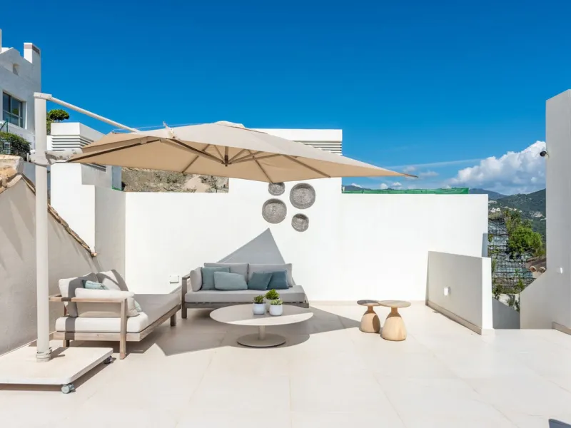 Apartment - Penthouse Duplex в продаже в Benahavís, Málaga. В доме 4 спален и 3 ванных комнат. Площадь дома 142 м²