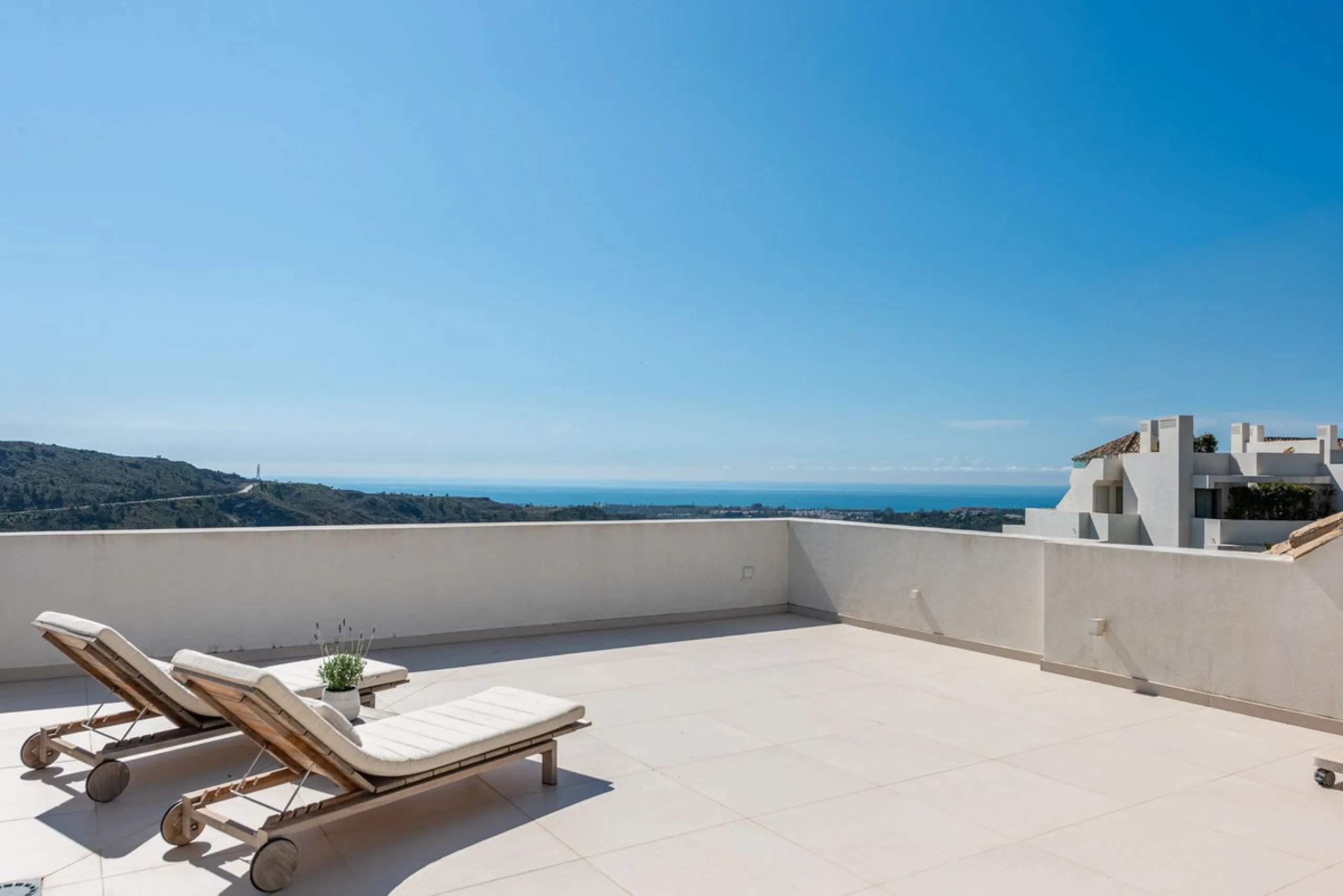 Apartment - Penthouse Duplex в продаже в Benahavís, Málaga. В доме 4 спален и 3 ванных комнат. Площадь дома 142 м²