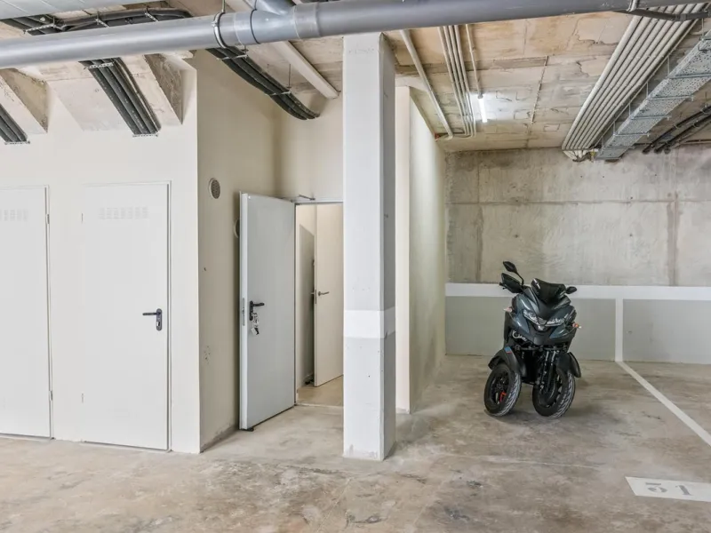 Magnificent apartment , located within the highly sought-after development of Bahía de las Rocas – Manilva. The property offers two bedrooms and two bathrooms, combining comfort, elegance, and functionality. From the moment you enter, a welcoming entrance