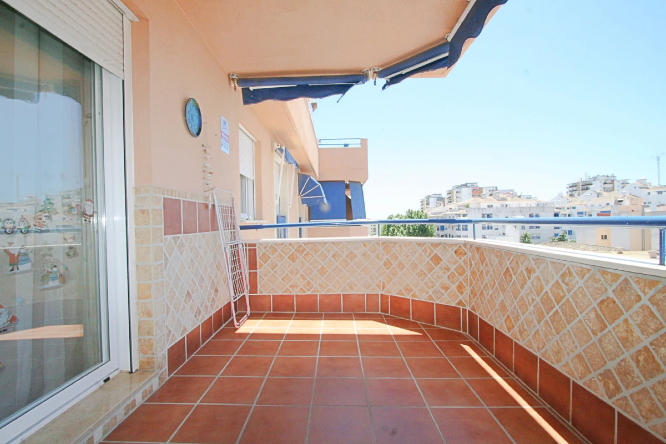APARTMENT IS RENTED LONG TERM. THE APARTMENT IS SOLD WITH THE RENTAL CONTRACT.