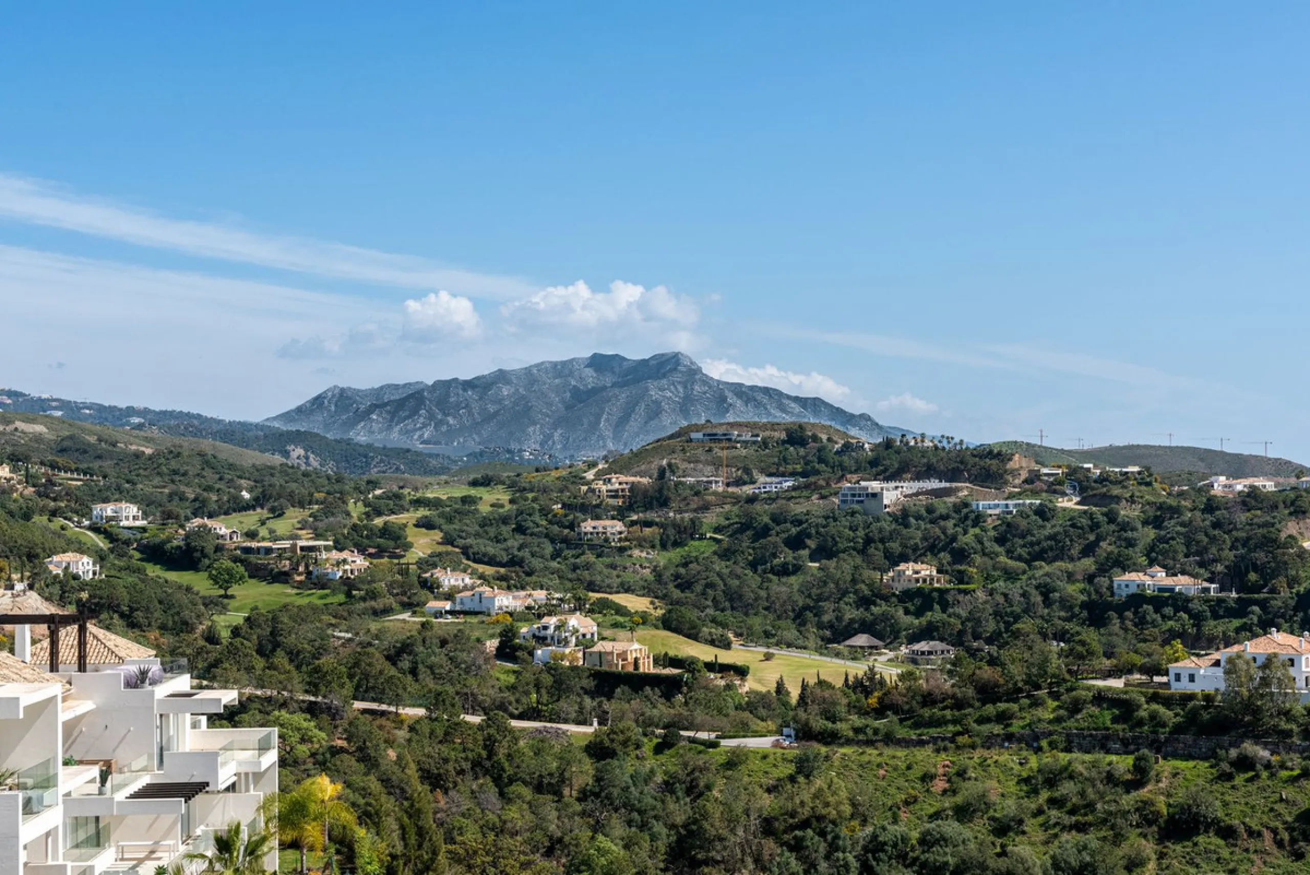 Apartment - Penthouse Duplex в продаже в Benahavís, Málaga. В доме 4 спален и 3 ванных комнат. Площадь дома 142 м²