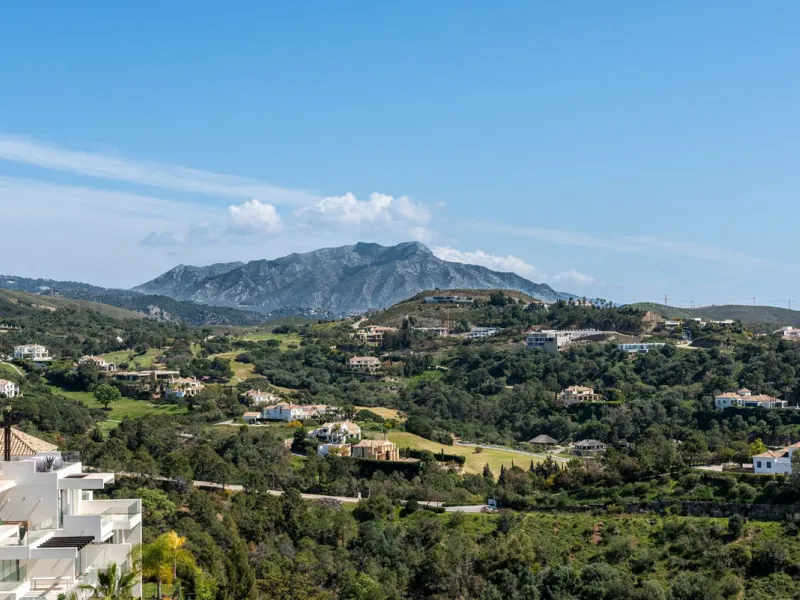 Apartment - Penthouse Duplex в продаже в Benahavís, Málaga. В доме 4 спален и 3 ванных комнат. Площадь дома 142 м²