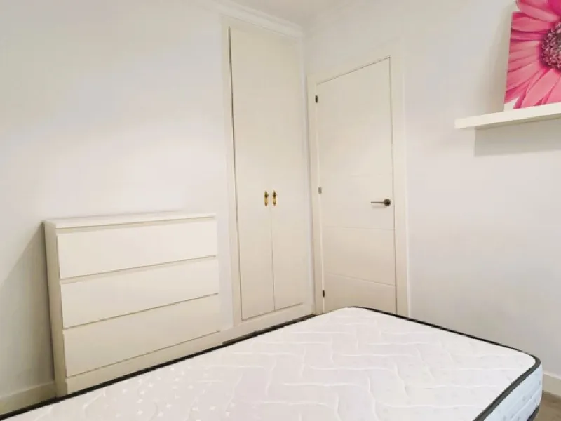 APARTMENT IS RENTED LONG TERM. THE APARTMENT IS SOLD WITH THE RENTAL CONTRACT.