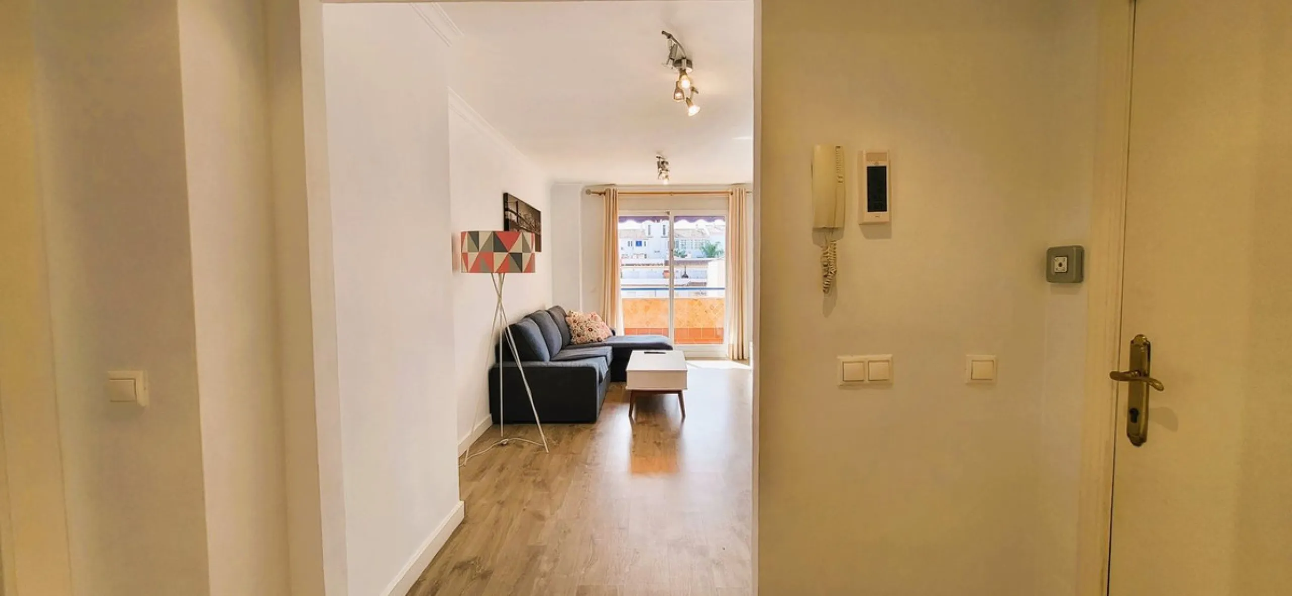 APARTMENT IS RENTED LONG TERM. THE APARTMENT IS SOLD WITH THE RENTAL CONTRACT.