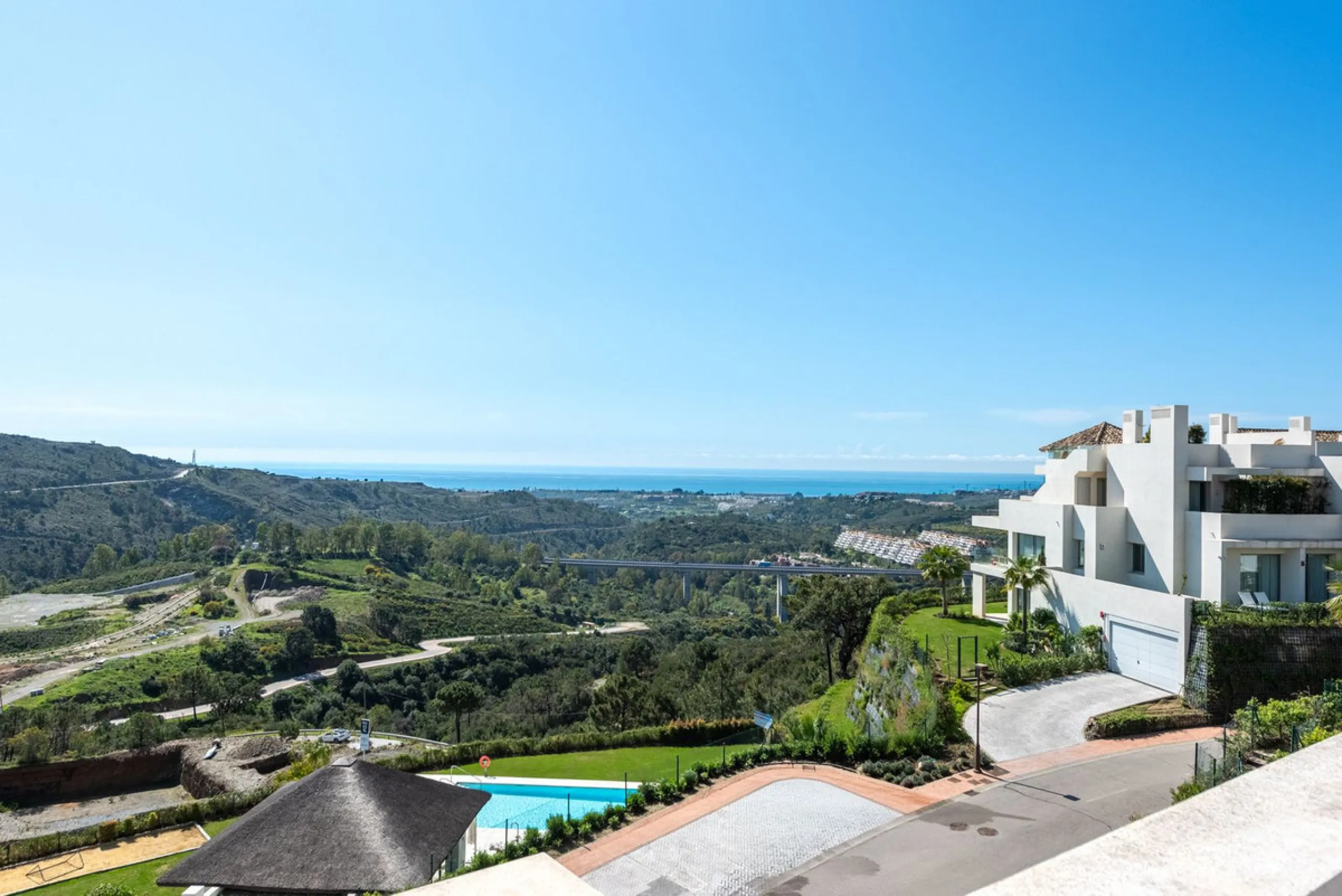 Apartment - Penthouse Duplex в продаже в Benahavís, Málaga. В доме 4 спален и 3 ванных комнат. Площадь дома 142 м²