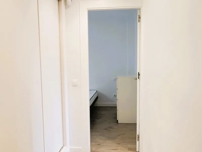 APARTMENT IS RENTED LONG TERM. THE APARTMENT IS SOLD WITH THE RENTAL CONTRACT.