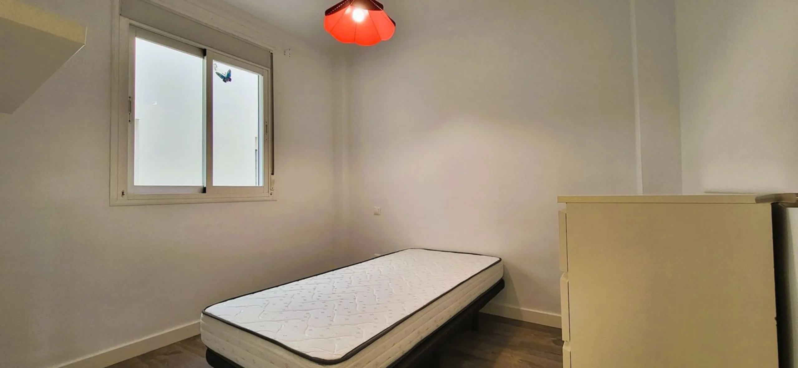 APARTMENT IS RENTED LONG TERM. THE APARTMENT IS SOLD WITH THE RENTAL CONTRACT.