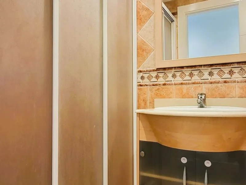 APARTMENT IS RENTED LONG TERM. THE APARTMENT IS SOLD WITH THE RENTAL CONTRACT.