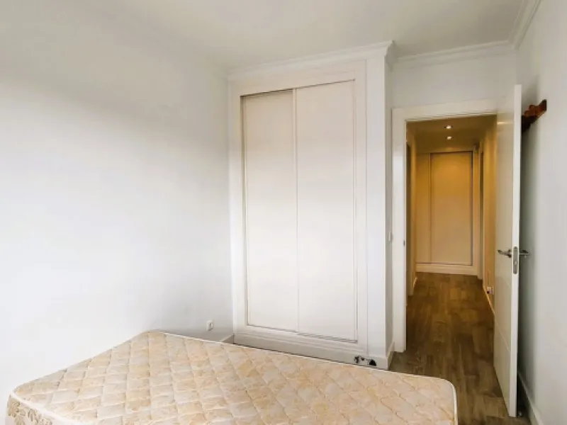 APARTMENT IS RENTED LONG TERM. THE APARTMENT IS SOLD WITH THE RENTAL CONTRACT.