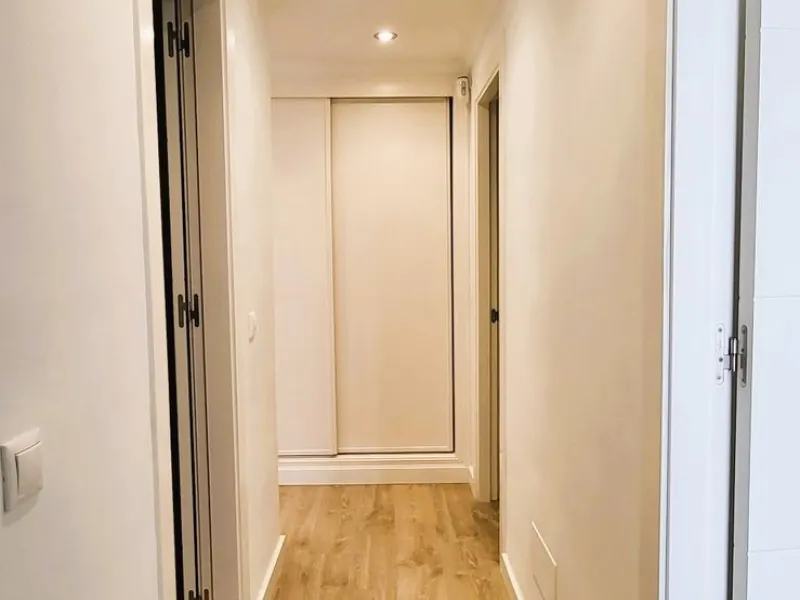 APARTMENT IS RENTED LONG TERM. THE APARTMENT IS SOLD WITH THE RENTAL CONTRACT.