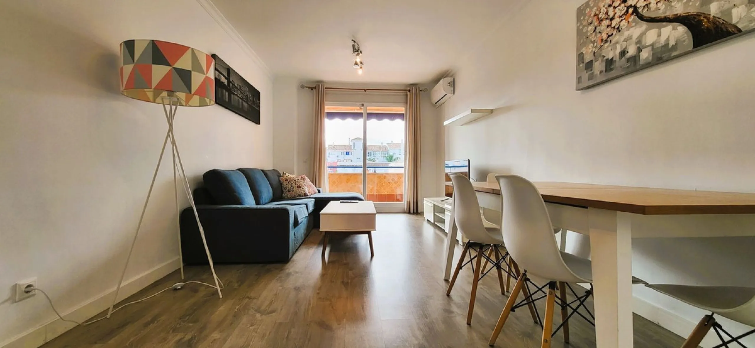 APARTMENT IS RENTED LONG TERM. THE APARTMENT IS SOLD WITH THE RENTAL CONTRACT.