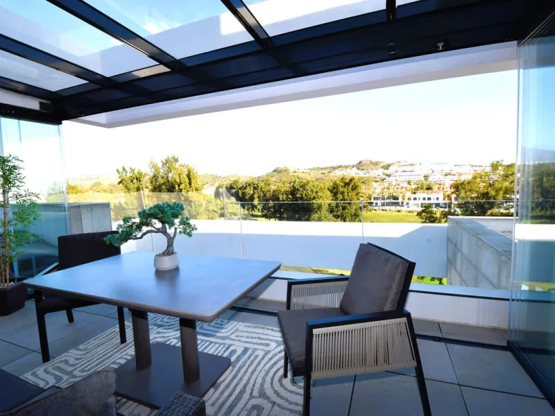 Fantastic, recently built apartment which is perfect for families who want to live in a spacious and comfortable home.  It consists of a generous living-dining room, fully fitted open plan kitchen, equipped with Bosch electrical appliances, 3 bedrooms, 2 
