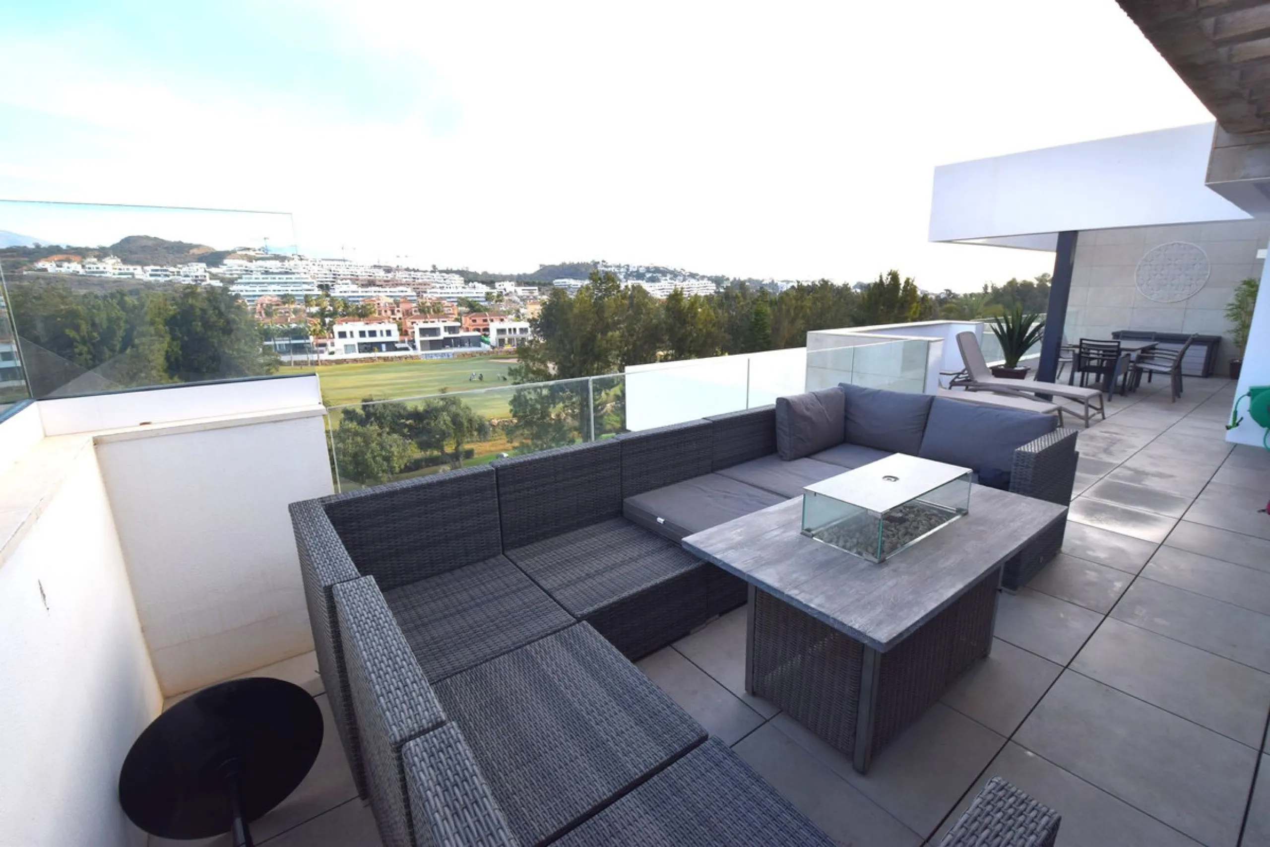 Fantastic, recently built apartment which is perfect for families who want to live in a spacious and comfortable home.  It consists of a generous living-dining room, fully fitted open plan kitchen, equipped with Bosch electrical appliances, 3 bedrooms, 2 