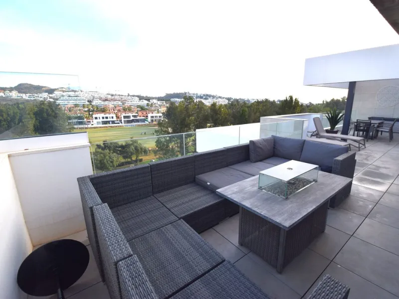 Fantastic, recently built apartment which is perfect for families who want to live in a spacious and comfortable home.  It consists of a generous living-dining room, fully fitted open plan kitchen, equipped with Bosch electrical appliances, 3 bedrooms, 2 