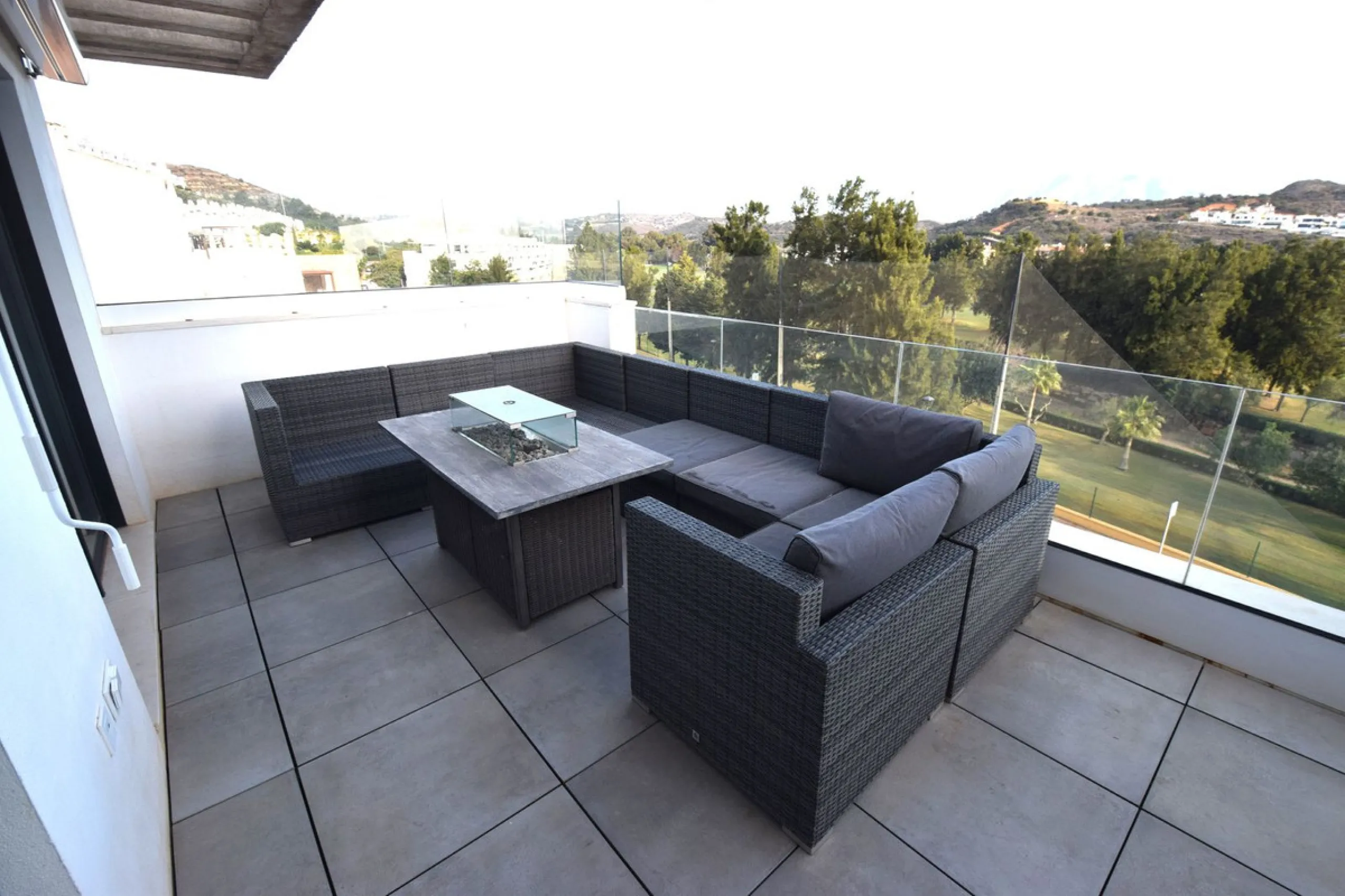 Fantastic, recently built apartment which is perfect for families who want to live in a spacious and comfortable home.  It consists of a generous living-dining room, fully fitted open plan kitchen, equipped with Bosch electrical appliances, 3 bedrooms, 2 