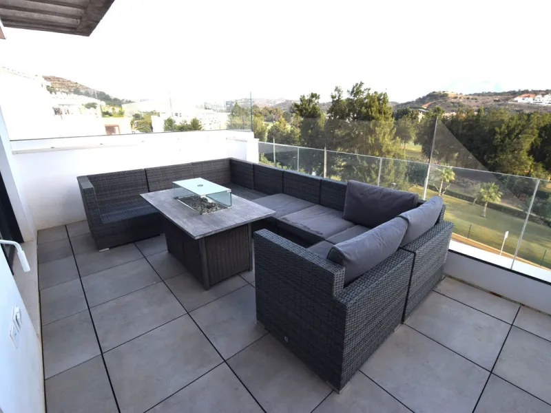 Fantastic, recently built apartment which is perfect for families who want to live in a spacious and comfortable home.  It consists of a generous living-dining room, fully fitted open plan kitchen, equipped with Bosch electrical appliances, 3 bedrooms, 2 