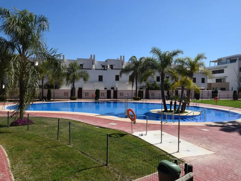 Fantastic, recently built apartment which is perfect for families who want to live in a spacious and comfortable home.  It consists of a generous living-dining room, fully fitted open plan kitchen, equipped with Bosch electrical appliances, 3 bedrooms, 2 