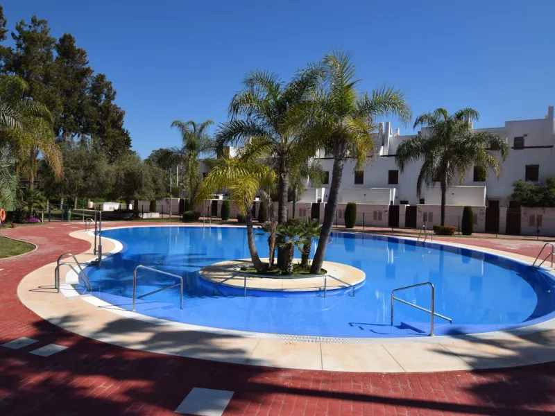 Fantastic, recently built apartment which is perfect for families who want to live in a spacious and comfortable home.  It consists of a generous living-dining room, fully fitted open plan kitchen, equipped with Bosch electrical appliances, 3 bedrooms, 2 