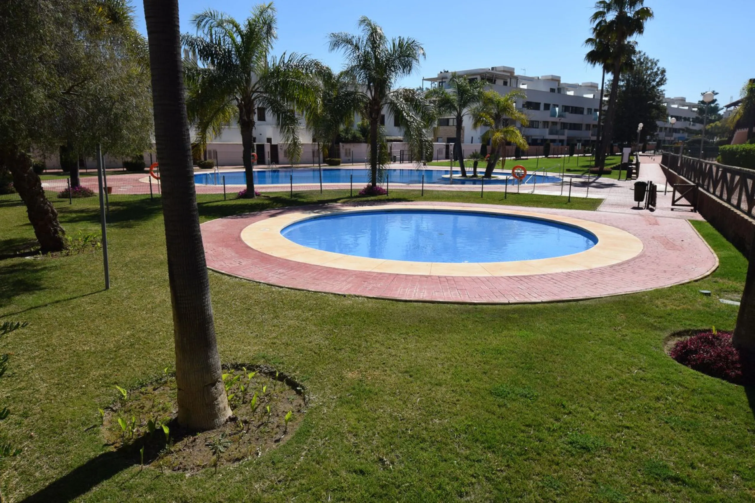 Fantastic, recently built apartment which is perfect for families who want to live in a spacious and comfortable home.  It consists of a generous living-dining room, fully fitted open plan kitchen, equipped with Bosch electrical appliances, 3 bedrooms, 2 