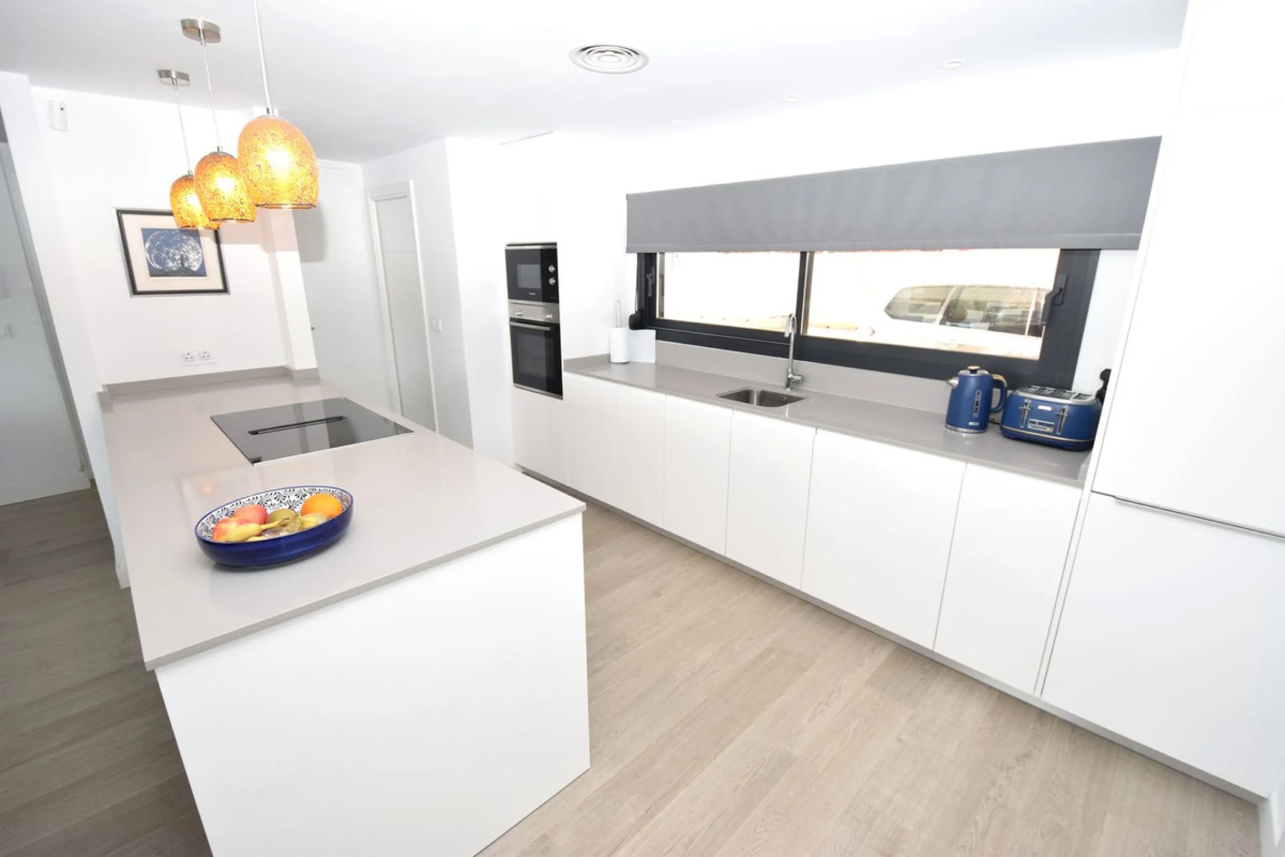 Fantastic, recently built apartment which is perfect for families who want to live in a spacious and comfortable home.  It consists of a generous living-dining room, fully fitted open plan kitchen, equipped with Bosch electrical appliances, 3 bedrooms, 2 
