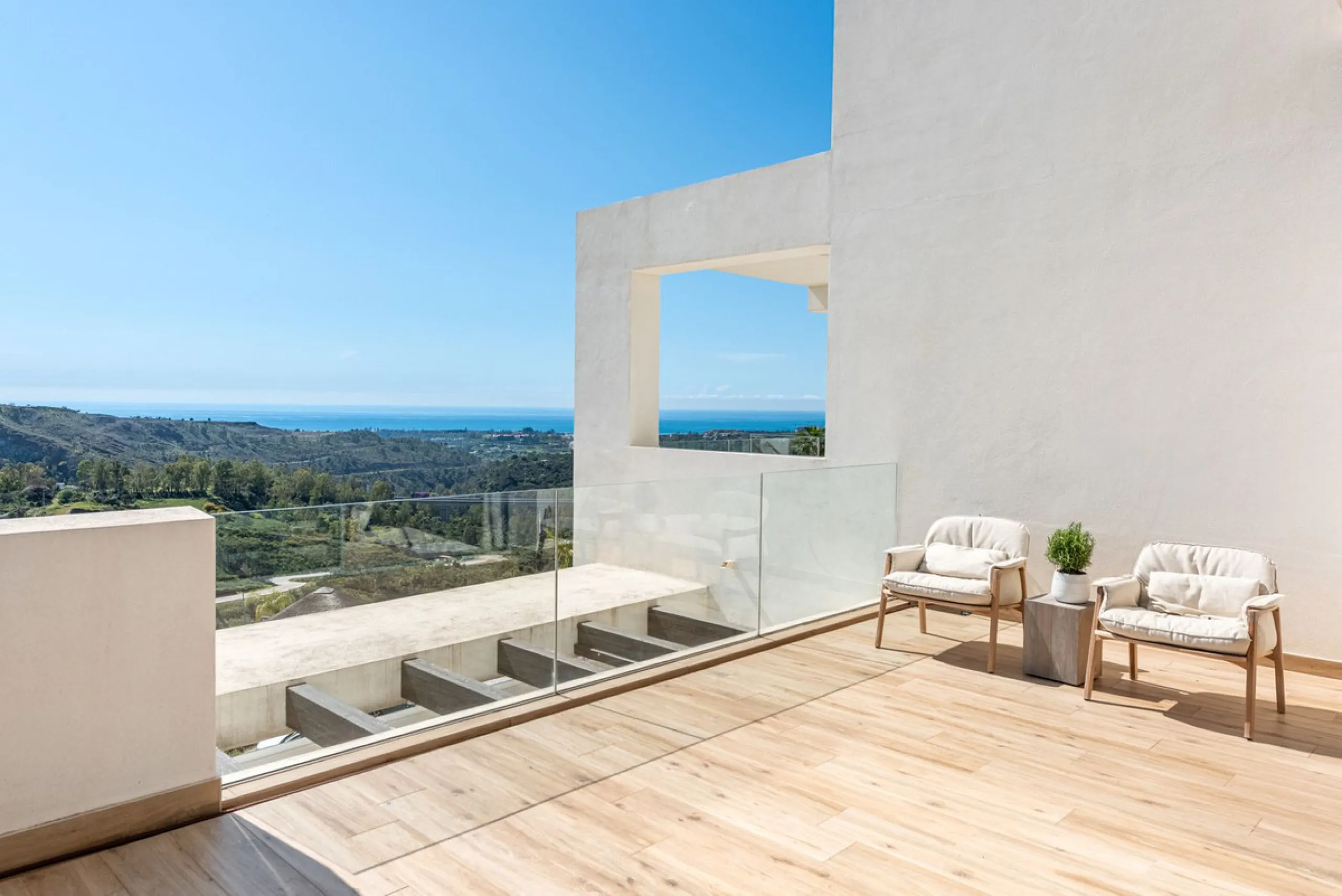 Apartment - Penthouse Duplex в продаже в Benahavís, Málaga. В доме 4 спален и 3 ванных комнат. Площадь дома 142 м²