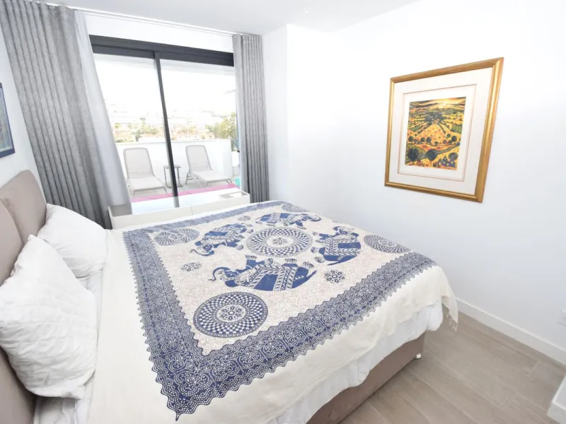 Fantastic, recently built apartment which is perfect for families who want to live in a spacious and comfortable home.  It consists of a generous living-dining room, fully fitted open plan kitchen, equipped with Bosch electrical appliances, 3 bedrooms, 2 