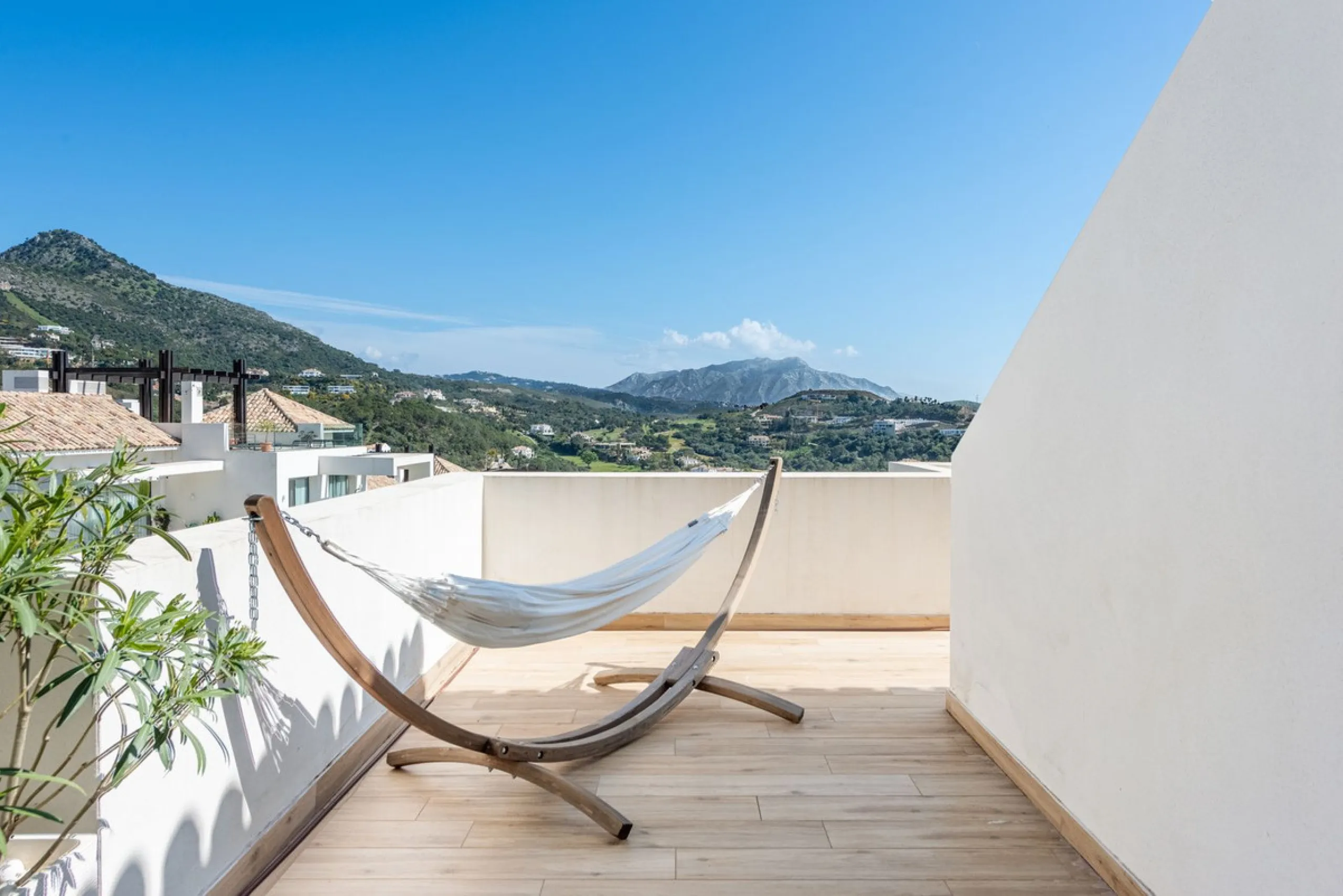 Apartment - Penthouse Duplex в продаже в Benahavís, Málaga. В доме 4 спален и 3 ванных комнат. Площадь дома 142 м²