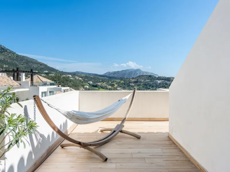Apartment - Penthouse Duplex в продаже в Benahavís, Málaga. В доме 4 спален и 3 ванных комнат. Площадь дома 142 м²