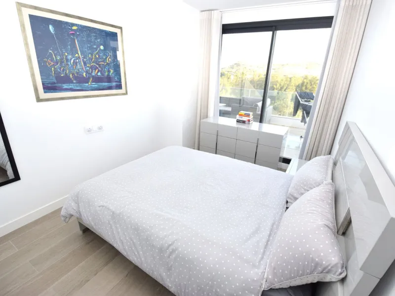 Fantastic, recently built apartment which is perfect for families who want to live in a spacious and comfortable home.  It consists of a generous living-dining room, fully fitted open plan kitchen, equipped with Bosch electrical appliances, 3 bedrooms, 2 