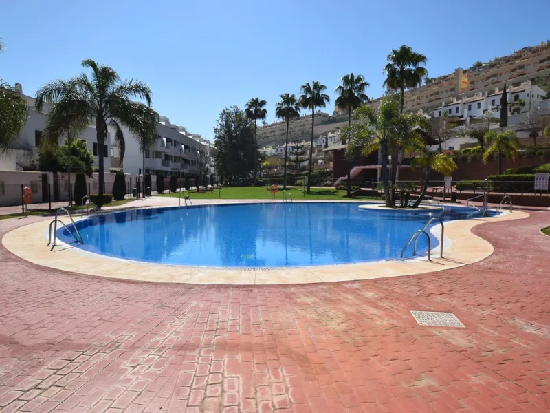 Fantastic, recently built apartment which is perfect for families who want to live in a spacious and comfortable home.  It consists of a generous living-dining room, fully fitted open plan kitchen, equipped with Bosch electrical appliances, 3 bedrooms, 2 