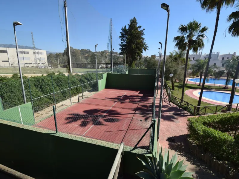 Fantastic, recently built apartment which is perfect for families who want to live in a spacious and comfortable home.  It consists of a generous living-dining room, fully fitted open plan kitchen, equipped with Bosch electrical appliances, 3 bedrooms, 2 