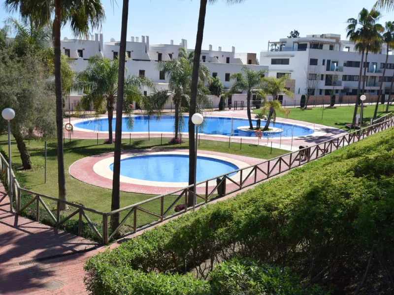 Fantastic, recently built apartment which is perfect for families who want to live in a spacious and comfortable home.  It consists of a generous living-dining room, fully fitted open plan kitchen, equipped with Bosch electrical appliances, 3 bedrooms, 2 