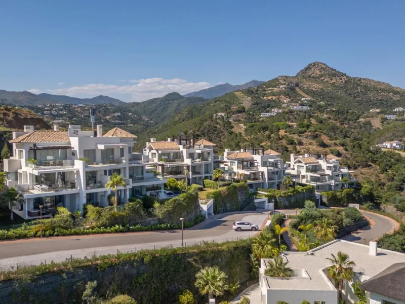 Apartment - Penthouse Duplex в продаже в Benahavís, Málaga. В доме 4 спален и 3 ванных комнат. Площадь дома 142 м²