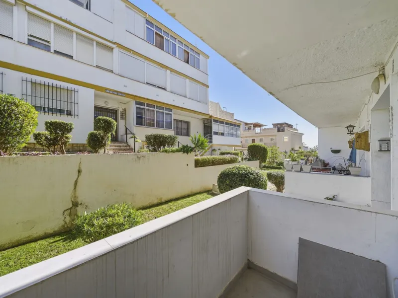 Apartment - Ground Floor Apartment в продаже в Benalmadena, Málaga. В доме 2 спален и 2 ванных комнат. Площадь дома 74 м²